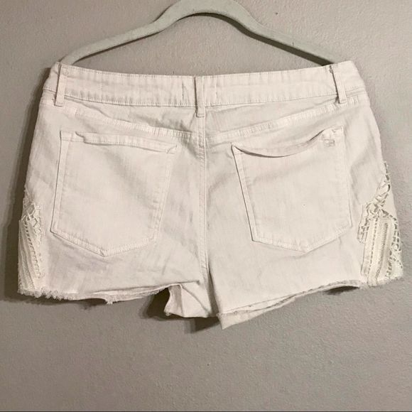 Jessica Simpson Cherish Shorts - Picture 2 of 2